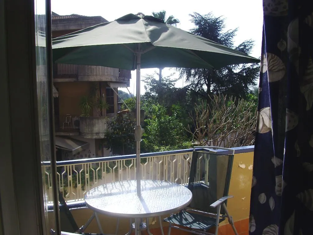 Bed and Breakfast A Casa Di Marco Katánie Bed & Breakfast