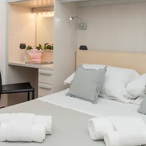 Andenis Luxury House Affittacamere Roma
